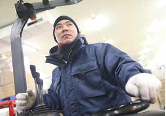 男性仕分けスタッフ2