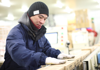 男性仕分けスタッフ3